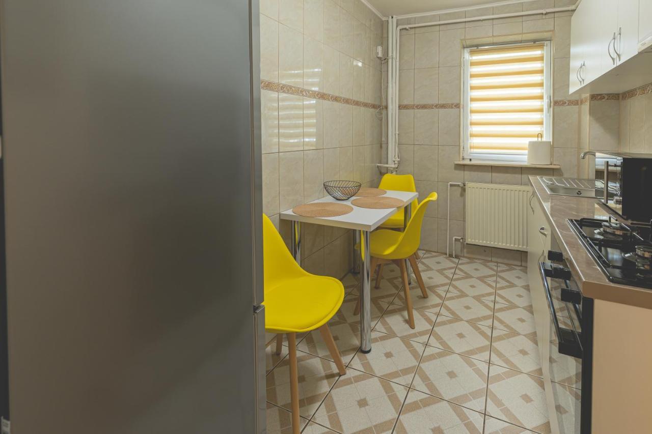 Luxury 2 Bedroom Holiday Apartment Piteşti Exteriör bild