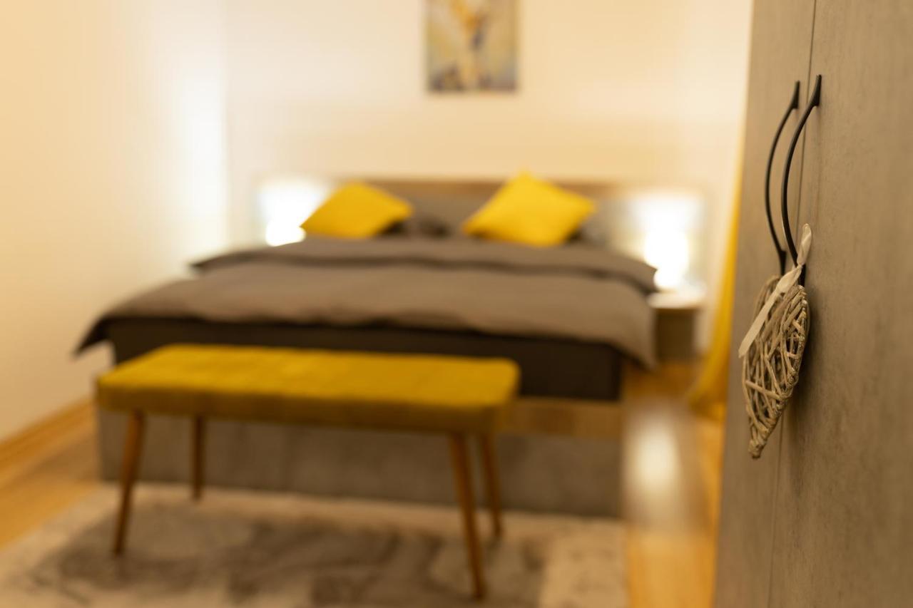 Luxury 2 Bedroom Holiday Apartment Piteşti Exteriör bild