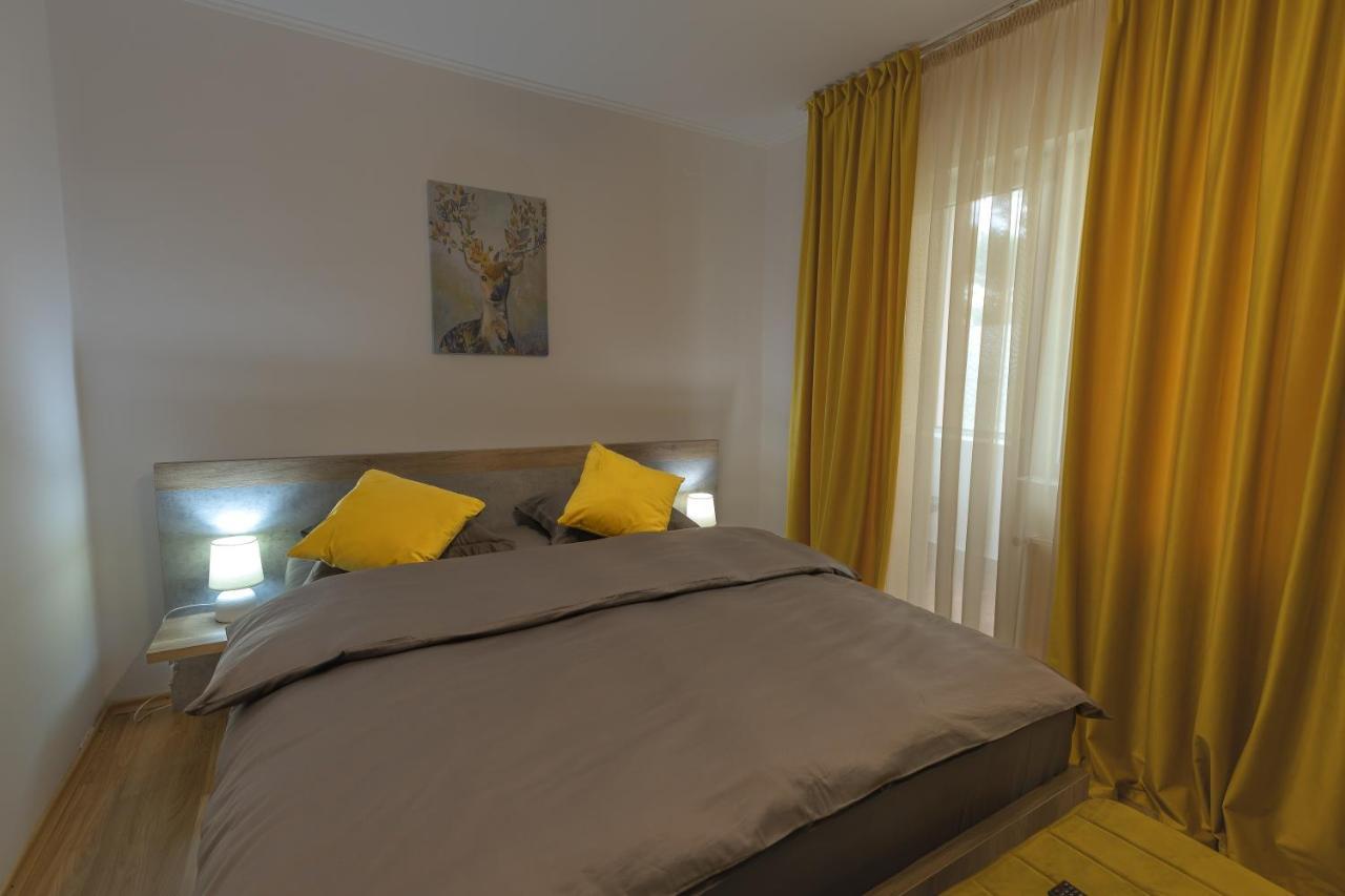 Luxury 2 Bedroom Holiday Apartment Piteşti Exteriör bild